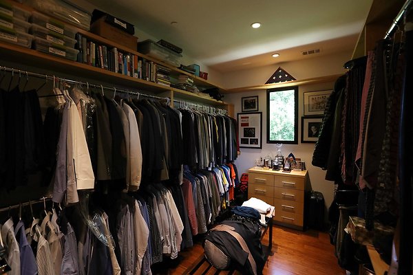 701A Master Suite Mens Closet 0175