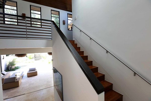 701A Front Staircase 0140