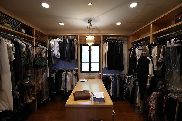 701A Master Suite Womans Closet 0173