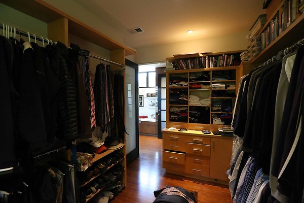 701A Master Suite Mens Closet 0176