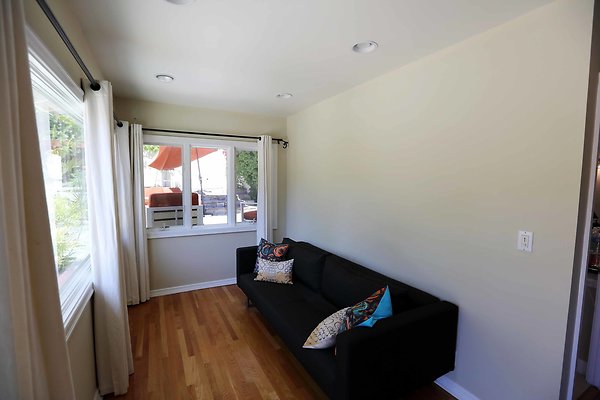 Master Bedroom Sitting Area  0100