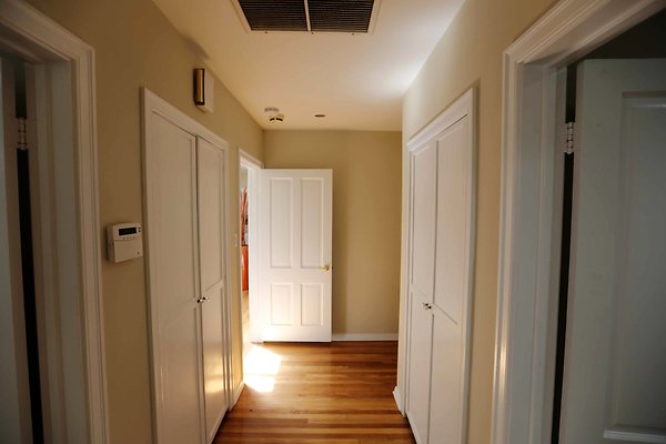 Bedroom Hallway4