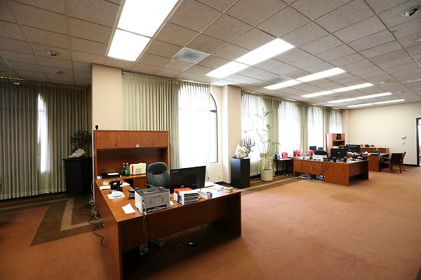 6th Floor West Desks 0043