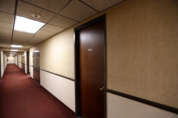 3rd Floor Hallway 0177