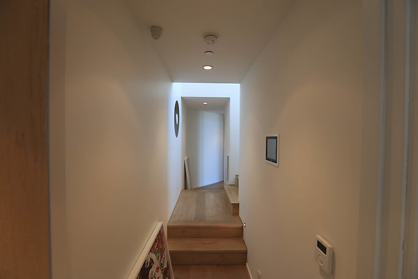 134F 2nd Floor Hallway 0120