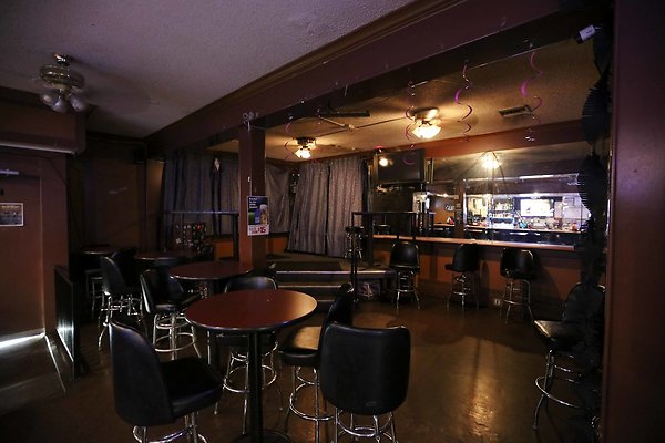 548A Karaoke Dive Bar