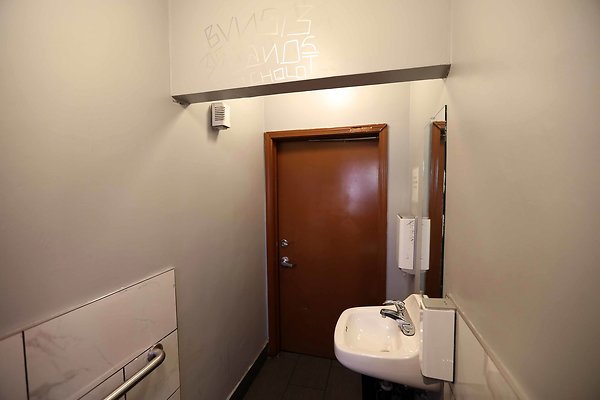 548A Womens Bathroom 0039