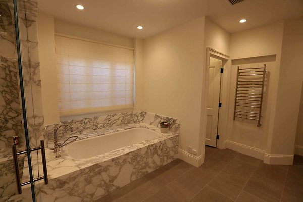 Master Suite Bathroom 0107