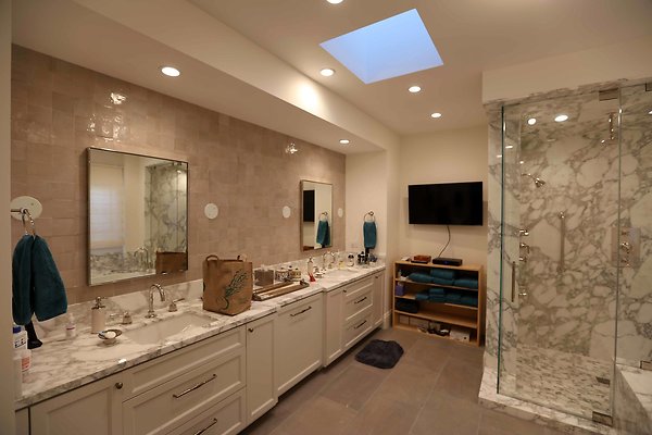 Master Suite Bathroom 0105