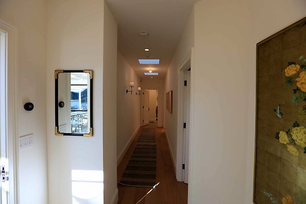 Master Suite Hallway 0092
