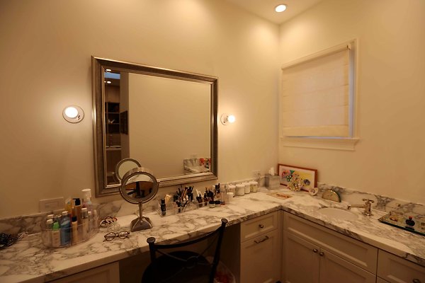 Master Suite Vanity 0103