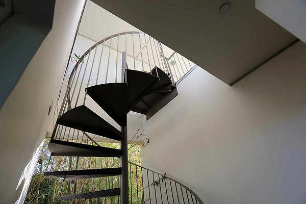 213A Mid Level Circular Staircase 0104