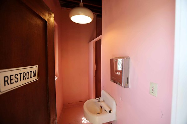 2nd Floor Bathroom 0089