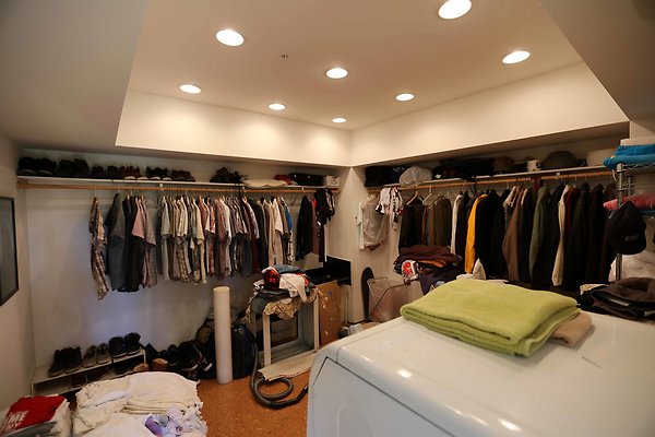 269A Master Bedroom Closet &amp; Laundry Room 0110