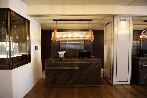 455A Lobby Front Desk 0009