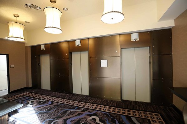 455A 21st Floor Elevators 0095