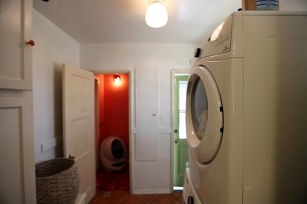 Laundry Room 0080
