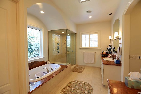 309B Master Bathroom 0094