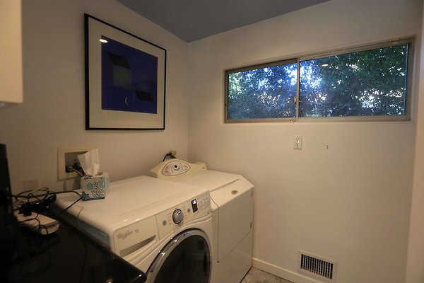 445A Laundry Room 0045