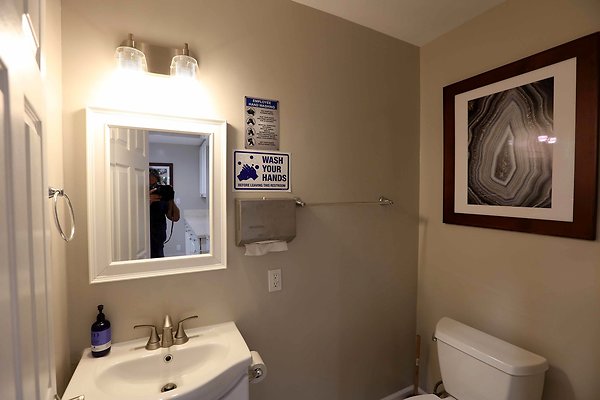 Rear Powder Room 0055