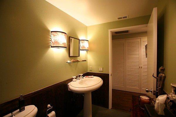 794A Bathroom2