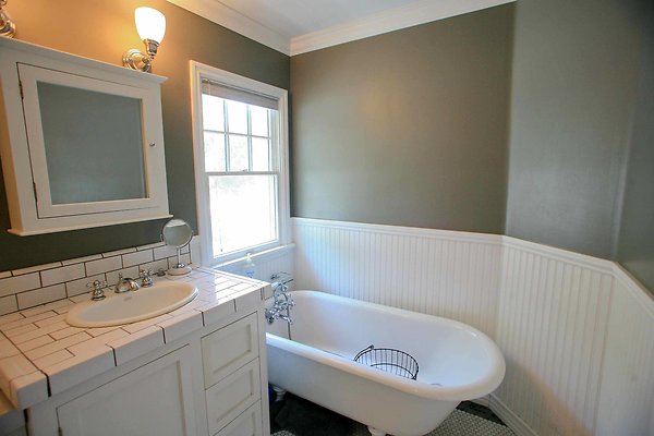 Master Bathroom 0064