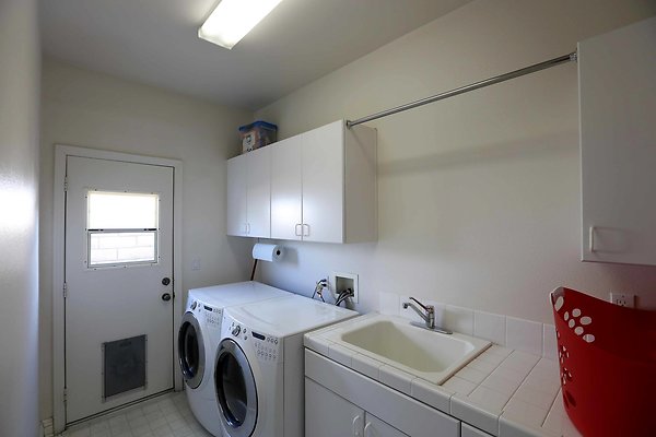 626B Laundry Room 0077