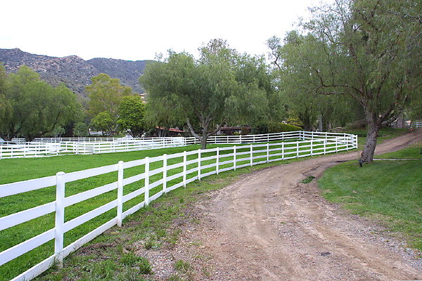 Cottage Fence line 0104 21 1