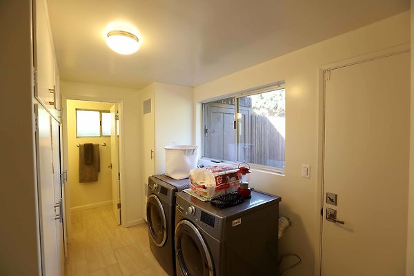 484A Laundry Room 0075