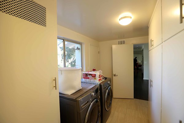 484A Laundry Room 0076