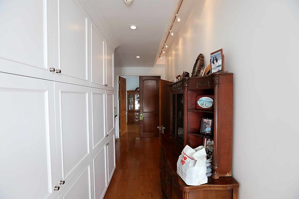 Master Bedroom Hallway 0143