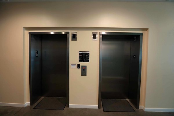 Lobby Elevators 0017