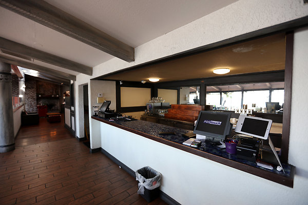 505A Main Dining Room Service Bar 0045