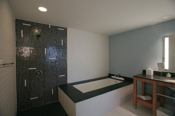 Room 213 Lanai Suite Bathroom 0221 1