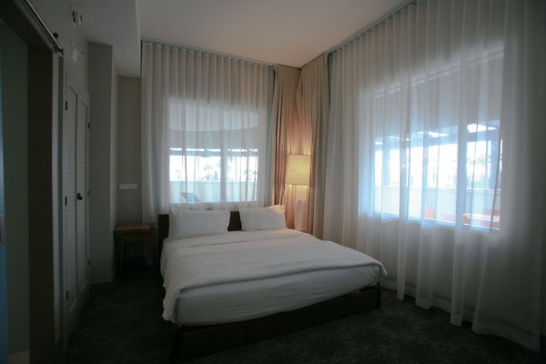 Room 213 Lanai Suite 0217 1