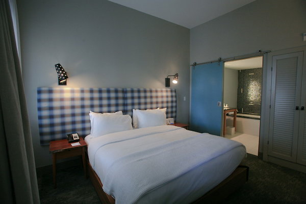 Room 213 Lanai Suite 0212 1