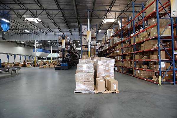 Warehouse Shipping 0070