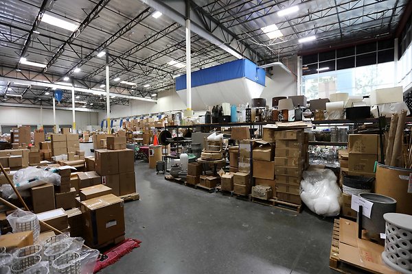 Warehouse Outlet Store 0045