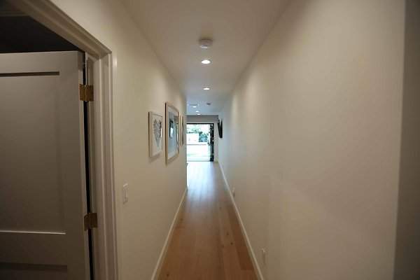 443A Master Bedroom Hallway 0083