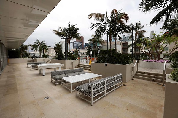 Club Lounge Outdoor Seating 0066