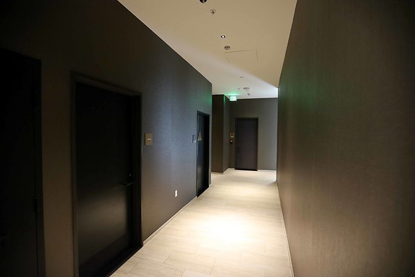 6th Floor Hallway 0016