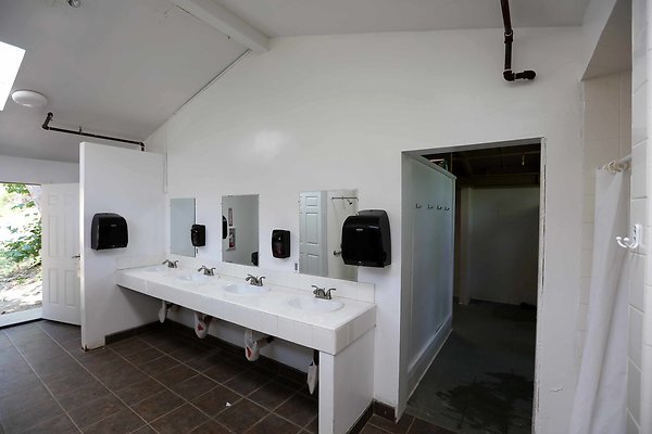 Upper Jericho Bathrooms 0964