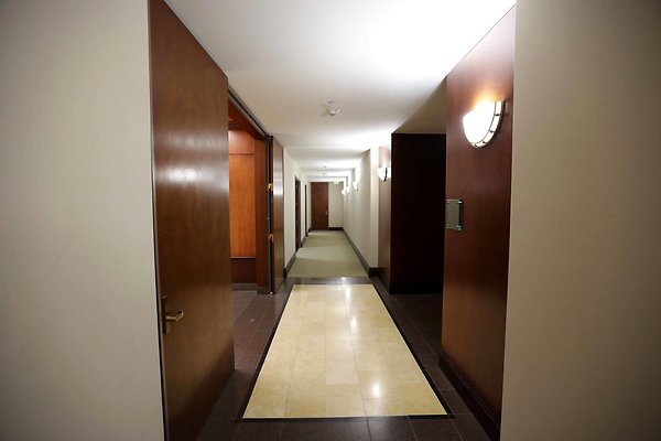 719 18th Floor Hallway 0505