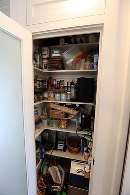 Kitchen Pantry 0086