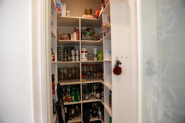 309B Kitchen Pantry 0056