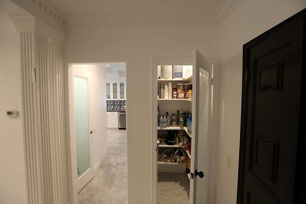 876A Kitchen Pantry 0045