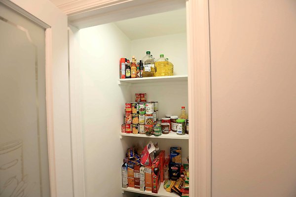 876A Kitchen Pantry 0046