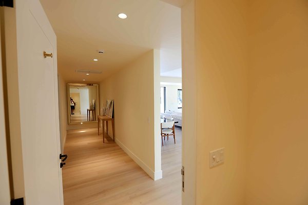 Hallway 0044