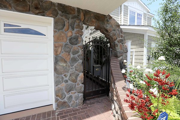 449A Front Gate 0129