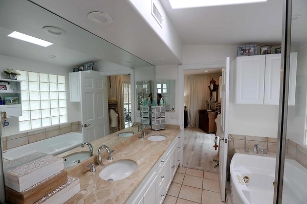 449A Master Bathroom 0053